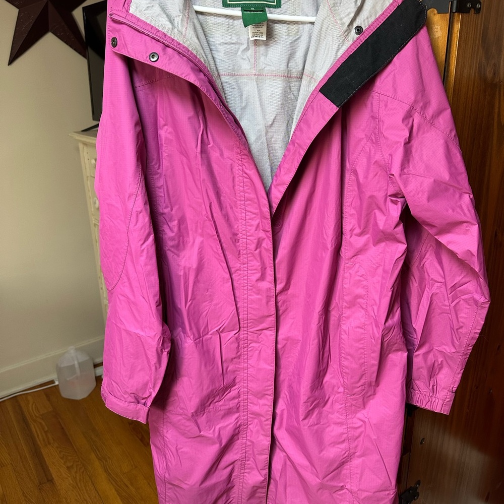 L.L. Bean Women's Vibrant Pink Unlined Raincoat Jacket Size XL